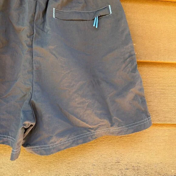 Nike Woman’s Running Gray With Pockets NWOT Shorts Size M - Picture 12 of 13